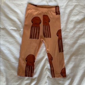 Hugo loves tiki leggings